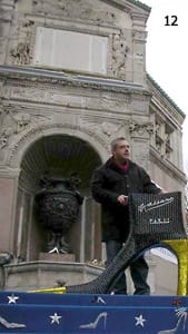 Любомир Стойков и голямата рекламна обувка в двора на изложбената зала