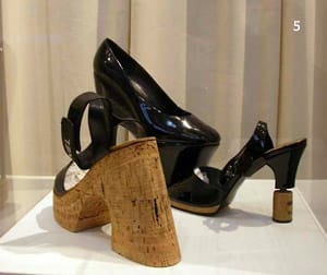 експонати от изложбата на обвуки в Монмартър