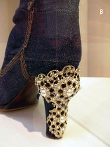 експонати от изложбата на обвуки в Монмартър