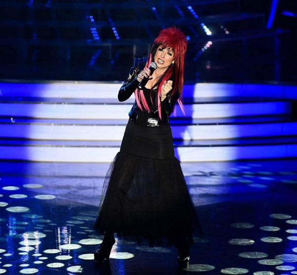 НАЙ-АТРАКТИВНИТЕ Перуки на Салон „МАГАМА”  в „Като две капки вода”