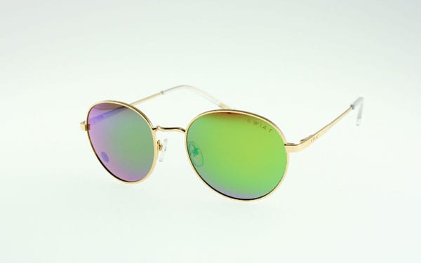 ГЛОРИЯ С КРЪГЛИ ОЧИЛА: ХИТ ЗА ЛЯТО 2015