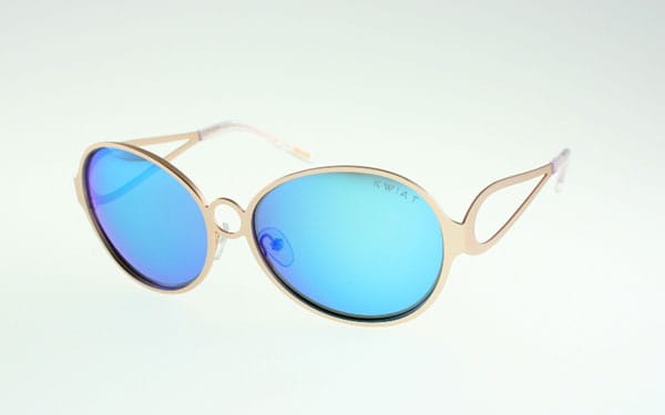 ГЛОРИЯ С КРЪГЛИ ОЧИЛА: ХИТ ЗА ЛЯТО 2015