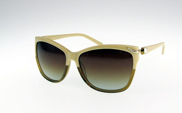 ГЛОРИЯ С КРЪГЛИ ОЧИЛА: ХИТ ЗА ЛЯТО 2015