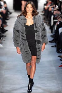 Модел на Стела Маккартни