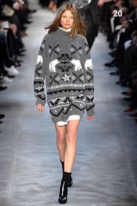 Модел на Стела Маккартни