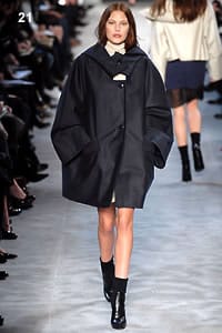 Модел на Стела Маккартни