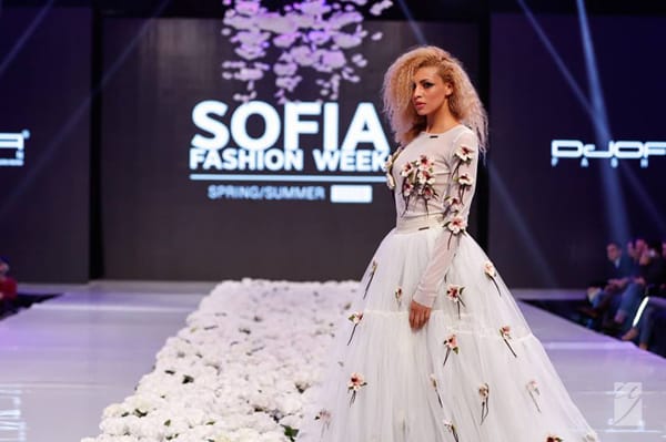 ЕВГЕНИЯ ЖИВКОВА ОТКРИ ВТОРИЯ ДЕН НА SOFIA FASHION WEEK 2016