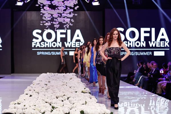 ЕВГЕНИЯ ЖИВКОВА ОТКРИ ВТОРИЯ ДЕН НА SOFIA FASHION WEEK 2016