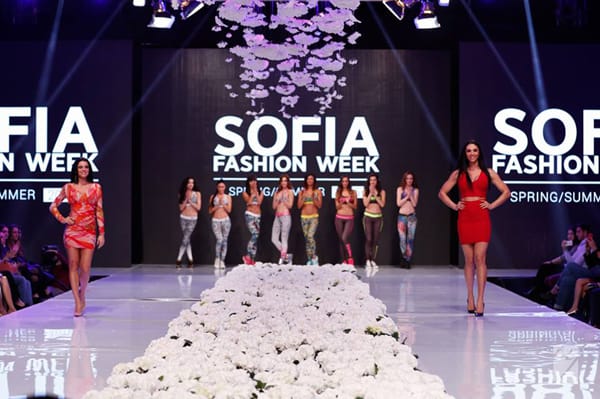 ЕВГЕНИЯ ЖИВКОВА ОТКРИ ВТОРИЯ ДЕН НА SOFIA FASHION WEEK 2016