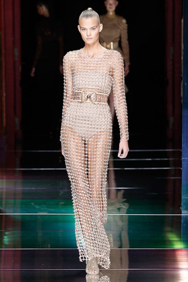 БЛЯСЪК, ГЕОМЕТРИЧНИ ФОРМИ И ЖЕНСТВЕНИ МОДЕЛИ