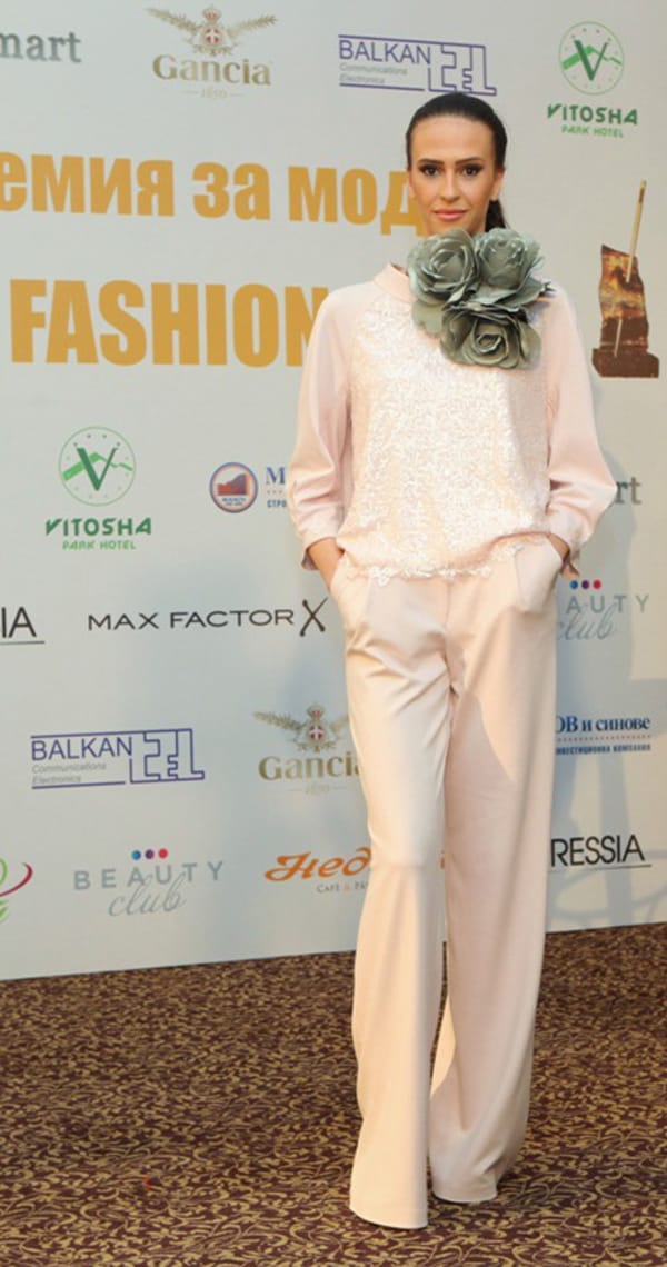 ЕКСПЛОЗИЯ ОТ СТИЛ, КРАСОТА И ЕЛЕГАНТНОСТ