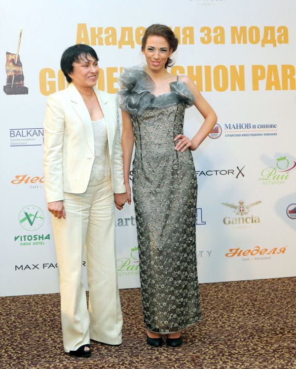 ЕКСПЛОЗИЯ ОТ СТИЛ, КРАСОТА И ЕЛЕГАНТНОСТ