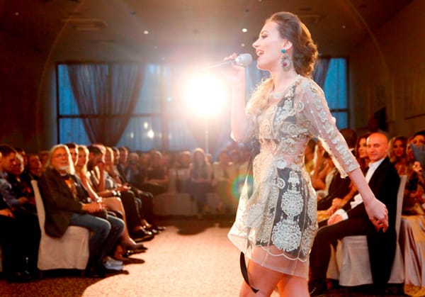 ЕКСПЛОЗИЯ ОТ СТИЛ, КРАСОТА И ЕЛЕГАНТНОСТ