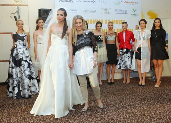 ЕКСПЛОЗИЯ ОТ СТИЛ, КРАСОТА И ЕЛЕГАНТНОСТ