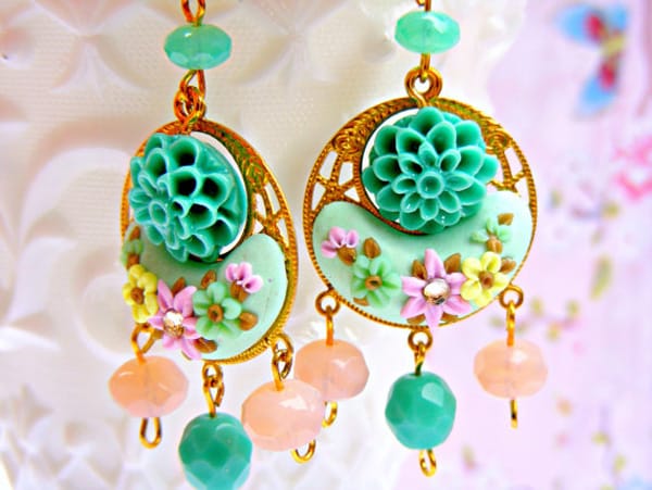 В СТРАНАТА НА ПОЛИМЕРНИТЕ БИЖУТА