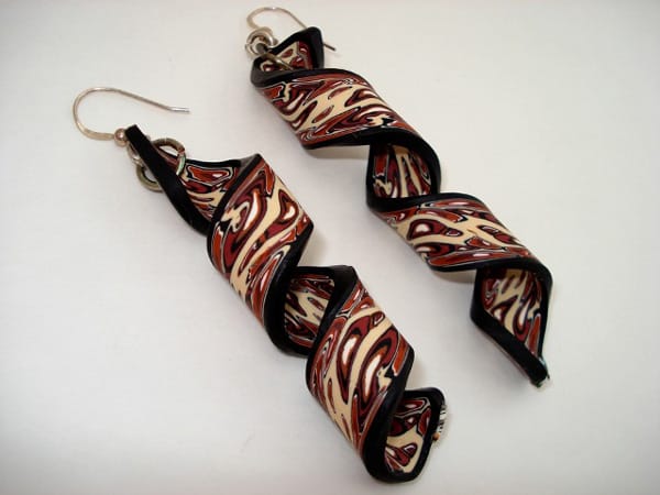 В СТРАНАТА НА ПОЛИМЕРНИТЕ БИЖУТА