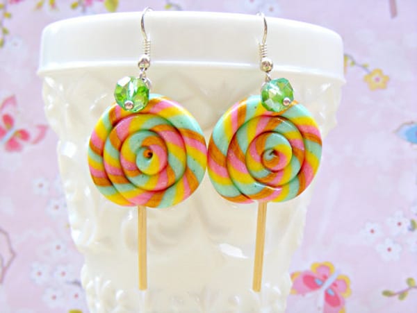 В СТРАНАТА НА ПОЛИМЕРНИТЕ БИЖУТА