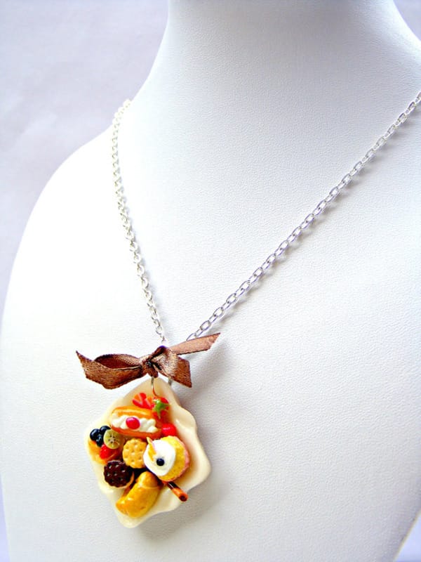 В СТРАНАТА НА ПОЛИМЕРНИТЕ БИЖУТА