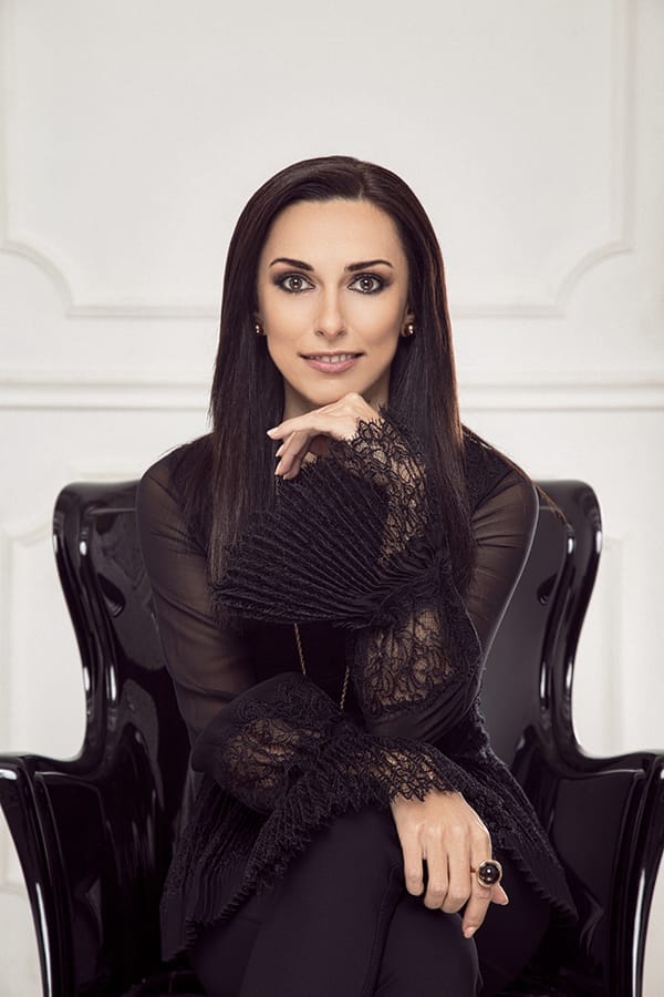 ТАНЯ СКРИНСКА: „ЕЛЕГАНТНОСТТА НЕ Е ПОДВЛАСТНА НА ВРЕМЕТО И НИКОГА НЕ ИЗЛИЗА ОТ МОДА!“