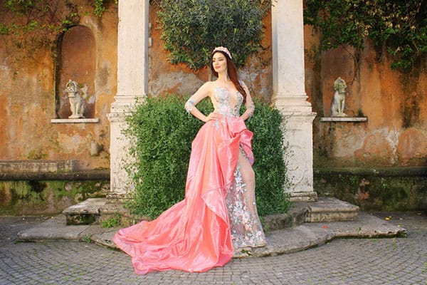 СТИЛ И КРАСОТА В СПЕКТАКЪЛА НА БГ МОДНА ИКОНА