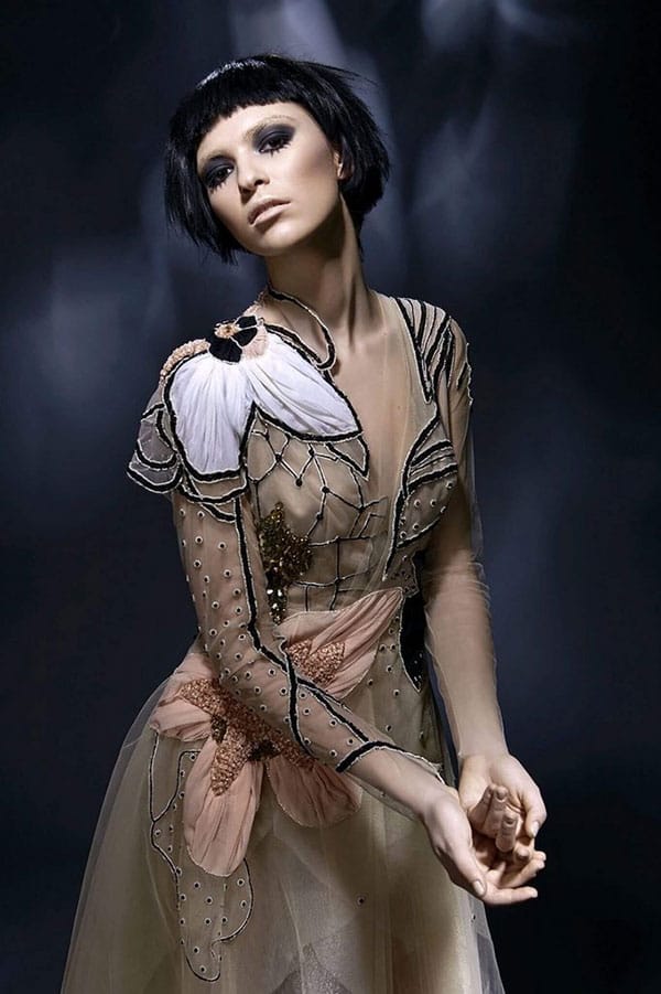 СТИЛ И КРАСОТА В СПЕКТАКЪЛА НА БГ МОДНА ИКОНА