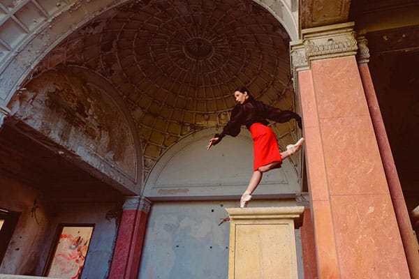 СТИЛ И КРАСОТА В СПЕКТАКЪЛА НА БГ МОДНА ИКОНА