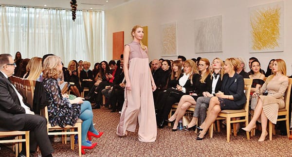 БЪЛГАРСКИ И ЧУЖДЕСТРАННИ СТУДЕНТИ ВПЕЧАТЛИХА С ДИЗАЙНЕРСКИ ПРОИЗВЕДЕНИЯ НА БГ МОДНА ИКОНА 2018