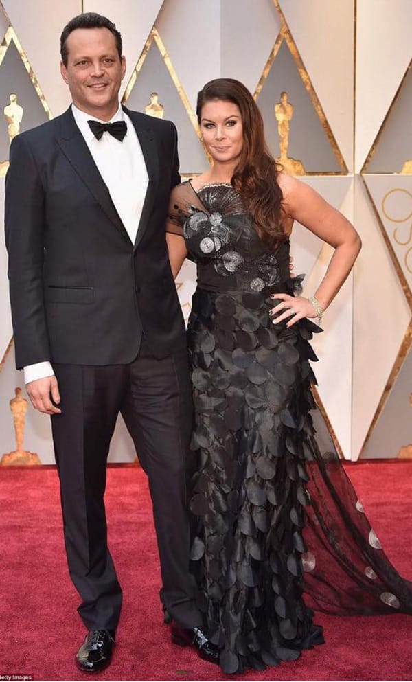 Български тоалет на червения килим на Оскарите