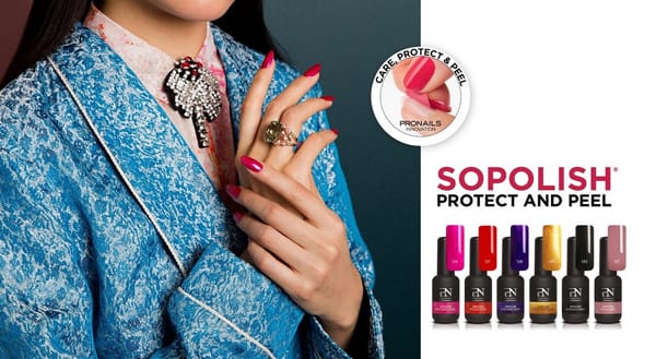 Йоана Буковска с уникален маникюр