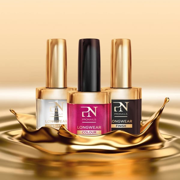 Йоана Буковска с уникален маникюр