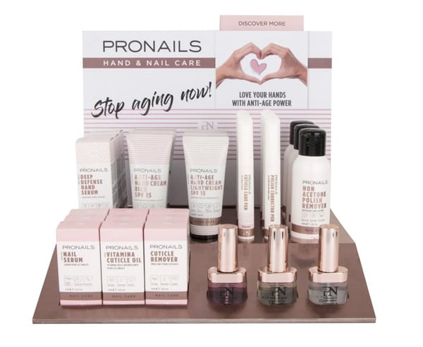 Йоана Буковска с уникален маникюр