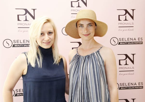 Йоана Буковска с уникален маникюр