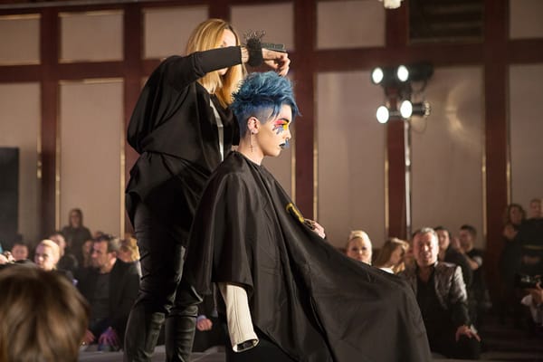 Коафьори се развихриха за премиерата на