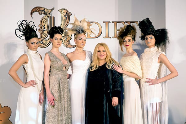 Коафьори се развихриха за премиерата на