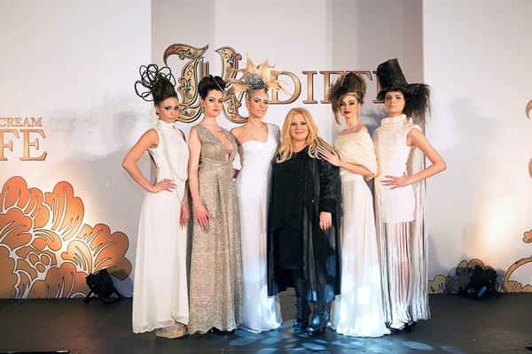 Коафьори се развихриха за премиерата на