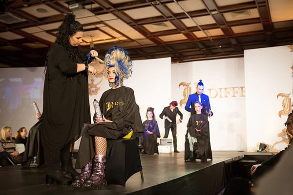 Коафьори се развихриха за премиерата на