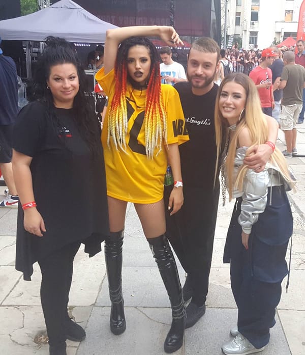 Родни звезди блестят с 