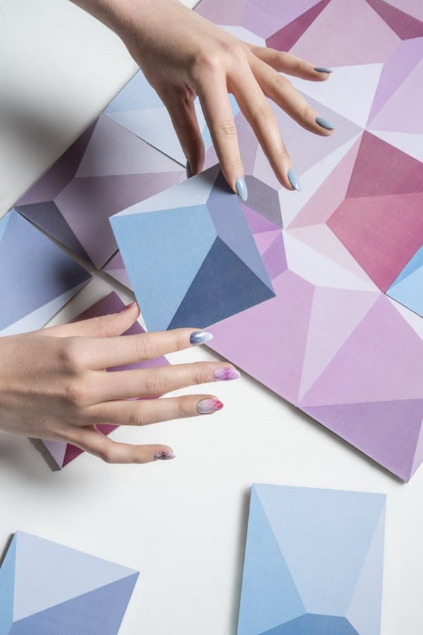 Нокти с цветовете на бъдещето