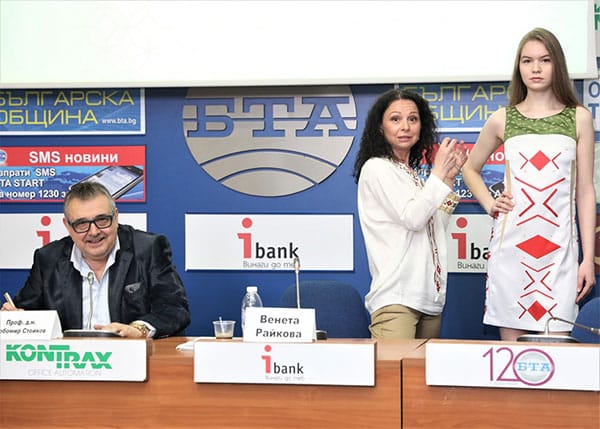 Венета Райкова превръща малката черна рокля в съвременна носия