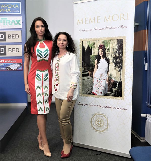 Венета Райкова превръща малката черна рокля в съвременна носия