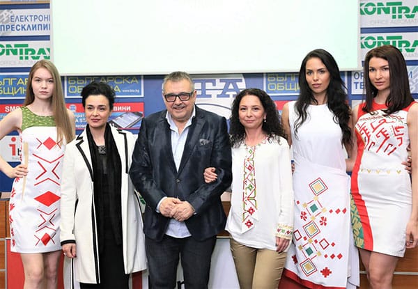 Венета Райкова превръща малката черна рокля в съвременна носия