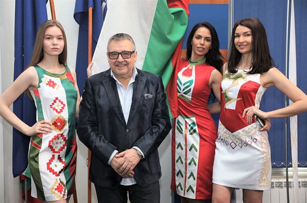 Венета Райкова превръща малката черна рокля в съвременна носия