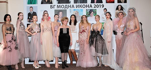 Академията за мода с бляскав ревю-спектакъл преди Коледа