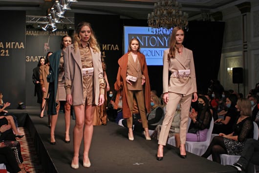 Носителите на приза „Златна игла 2021“ показаха най-новите си колекции
