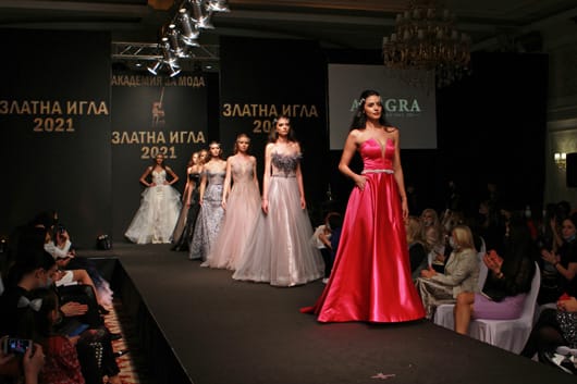 Носителите на приза „Златна игла 2021“ показаха най-новите си колекции