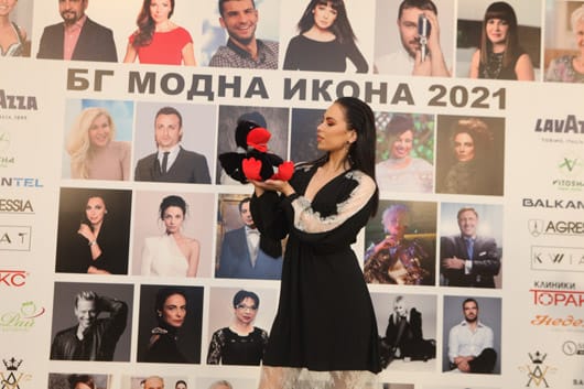 Рошавата гарга