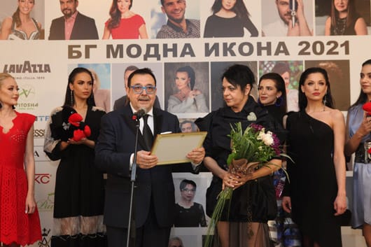 Рошавата гарга