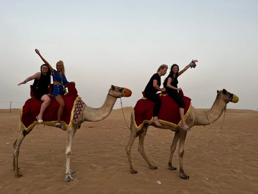 АКАДЕМИЯТА ЗА МОДА СБЪДВА МЕЧТИ