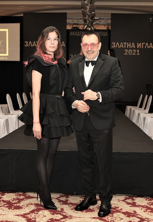 Академията за мода отново подава ръка на студентите