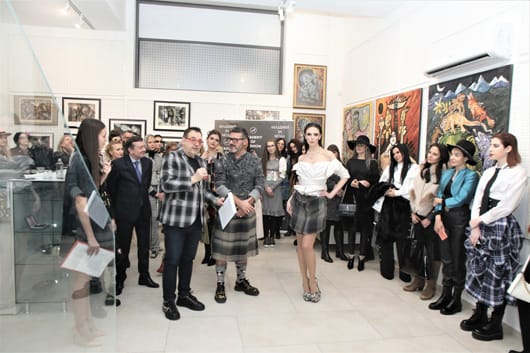 Стилно и бляскаво Академията за мода почете паметта на Вивиън Уестууд